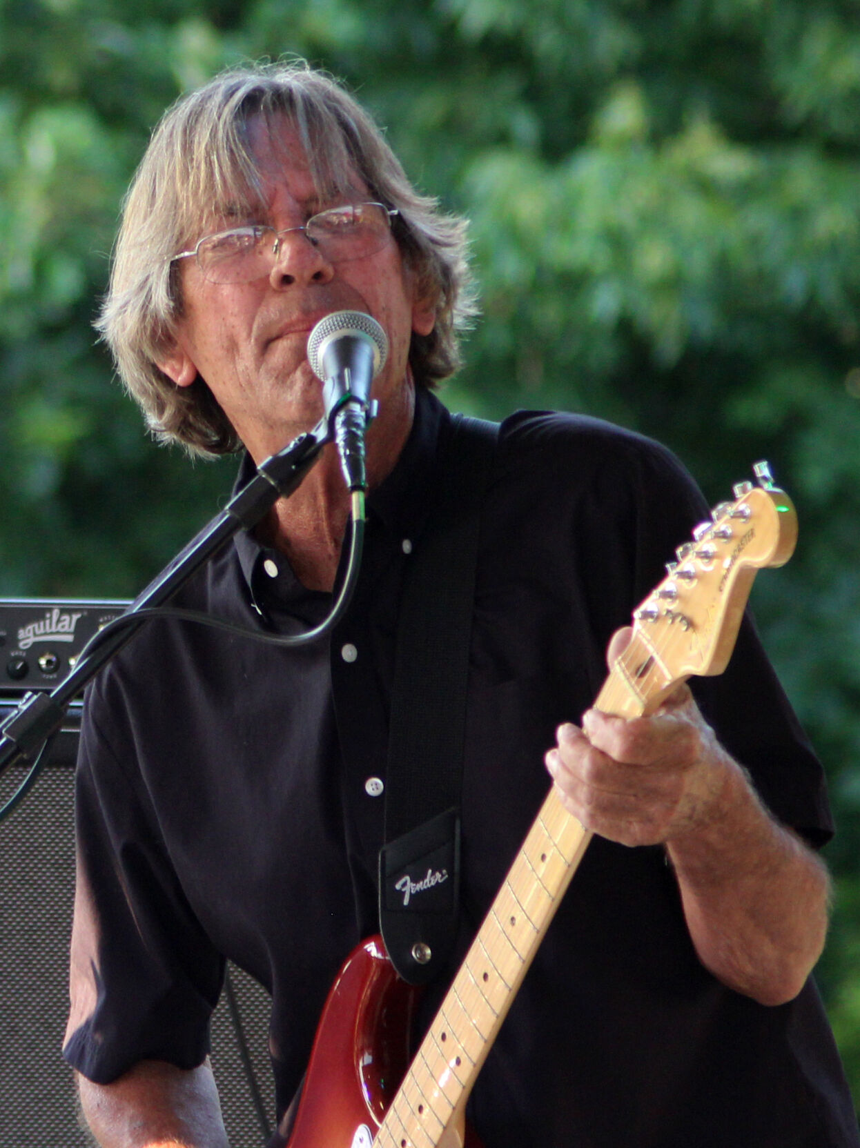 Blues musician entertains